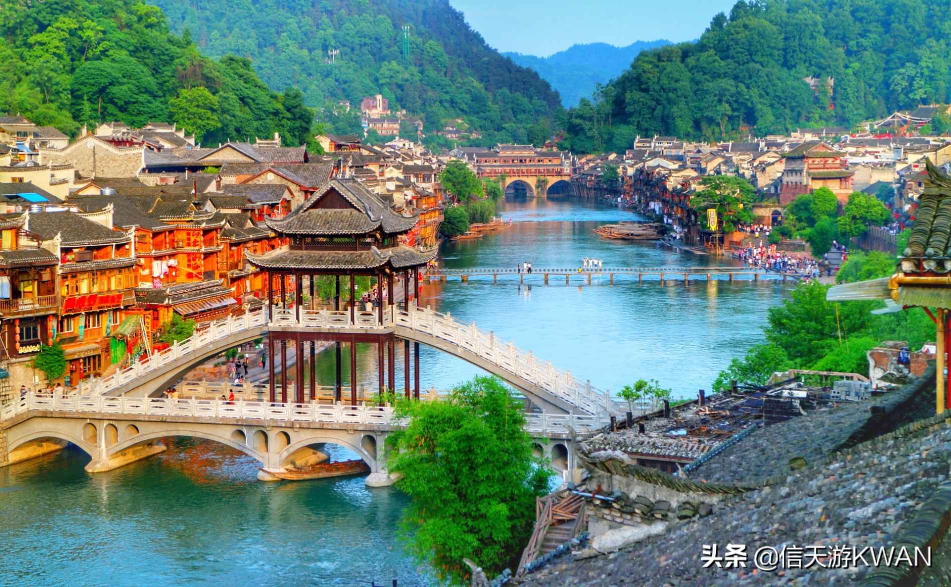 沱江之畔的美丽边城,凤凰县沱江镇凤凰古城