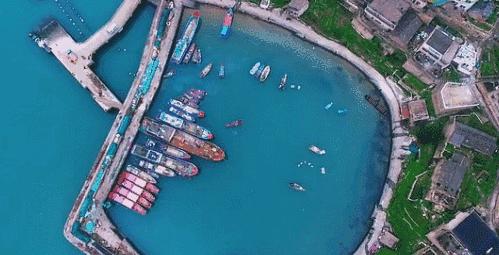 享受睡在床上看海,躺在床上看海的海景房