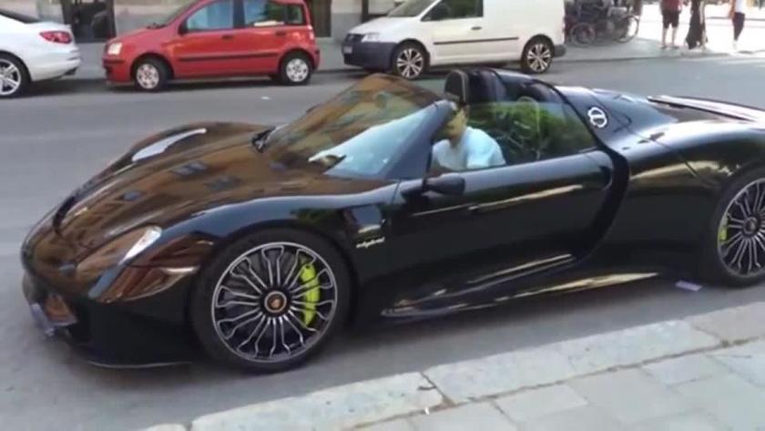 英超第1后腰年薪1.3亿却开二手宝马！穆帅曾收法拉利快递