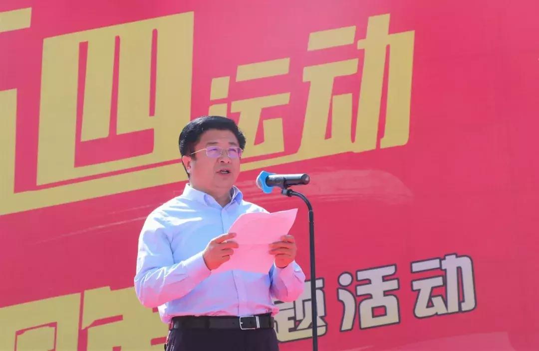 青春永向党建功新时代团日活动,青春心向党奋斗正当时入团仪式