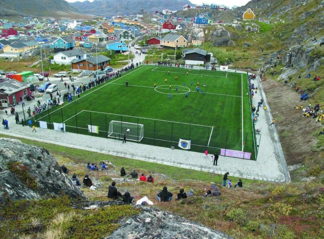格陵兰足球,格陵兰足球场