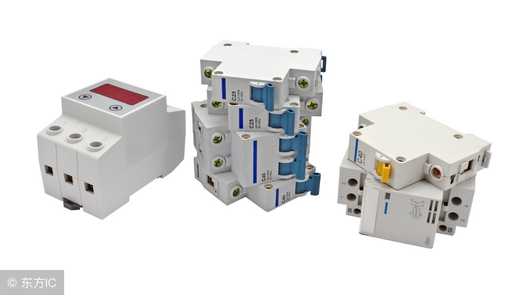 插座插上插头就跳闸怎么回事,家里有一个插座一插就跳闸怎么办