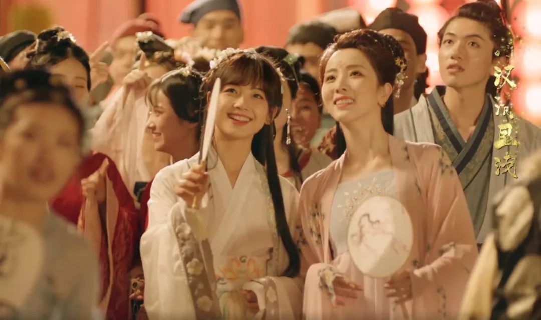 从倪萍到王冰冰国脸的审美变迁,与倪萍同年代的央视女主持人有谁