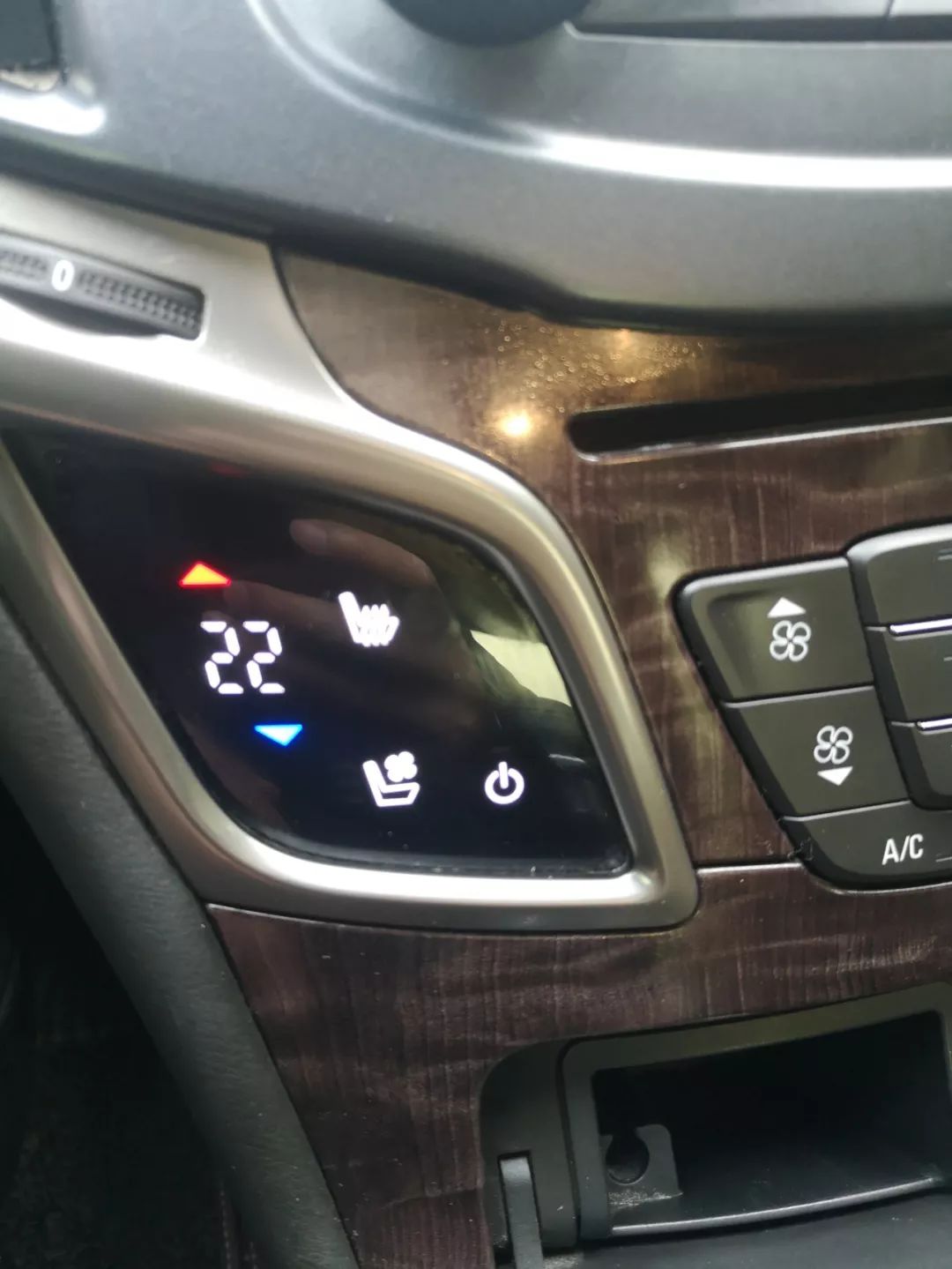 十八万买一个2.0t的别克君越真香,18款2.0t别克君越二手值得买吗