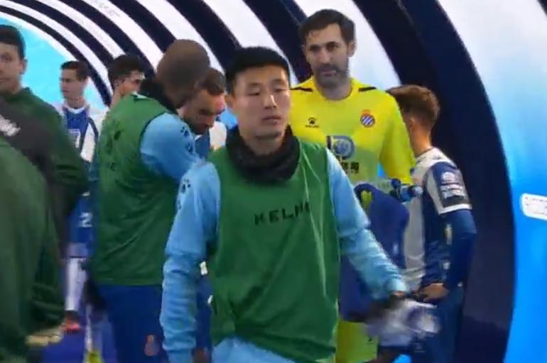 球员与球童的暖心瞬间,西甲球场感人瞬间
