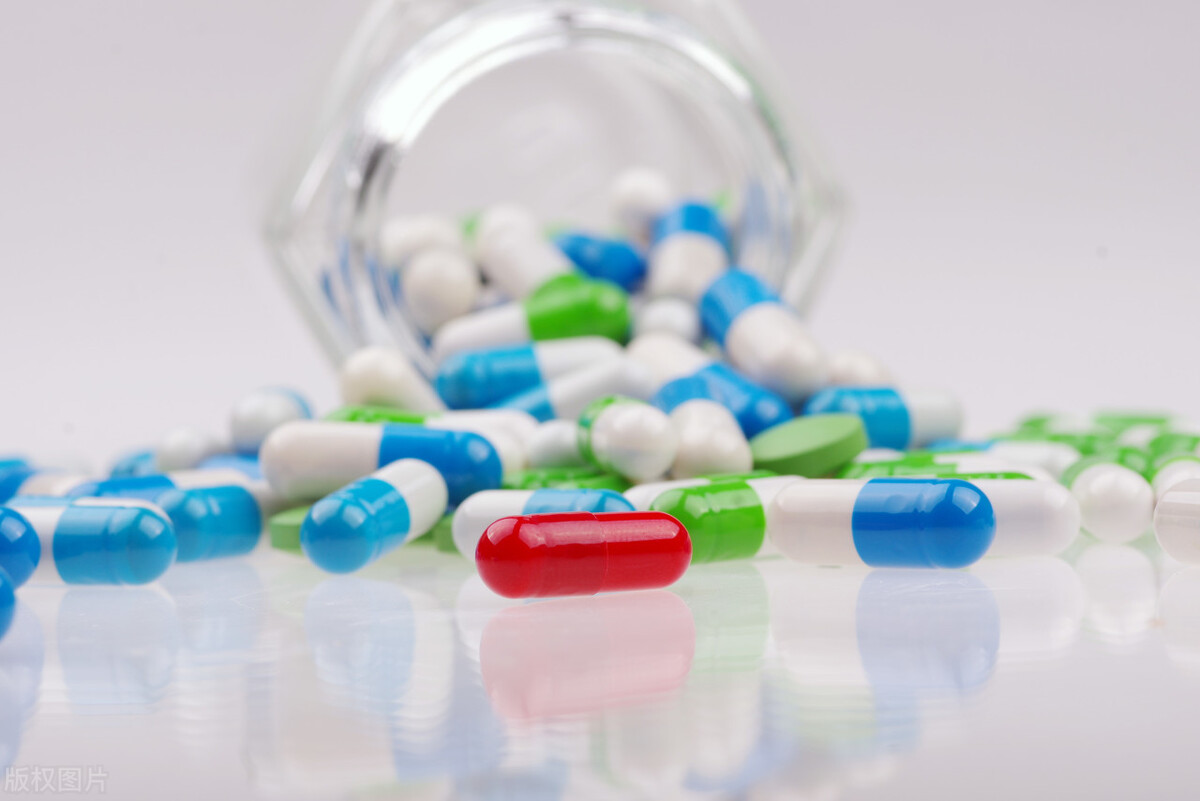 网上药店比医院便宜,实体药店药价为什么比网购贵很多