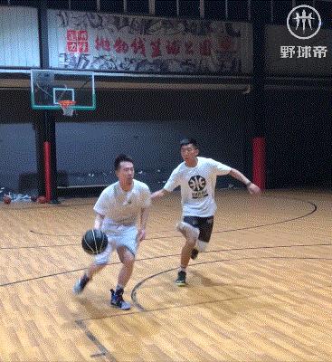 小个子面对防守紧逼怎么办,小个子防不住篮下怎么办