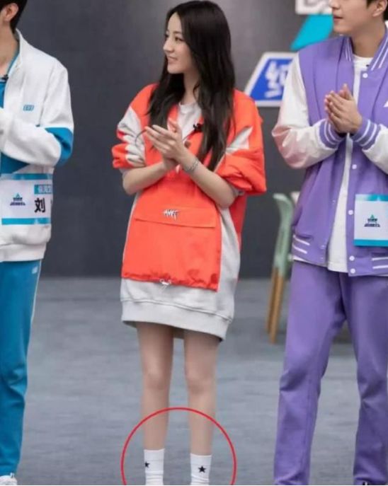 迪丽热巴脸瘦脱相,迪丽热巴瘦脱相