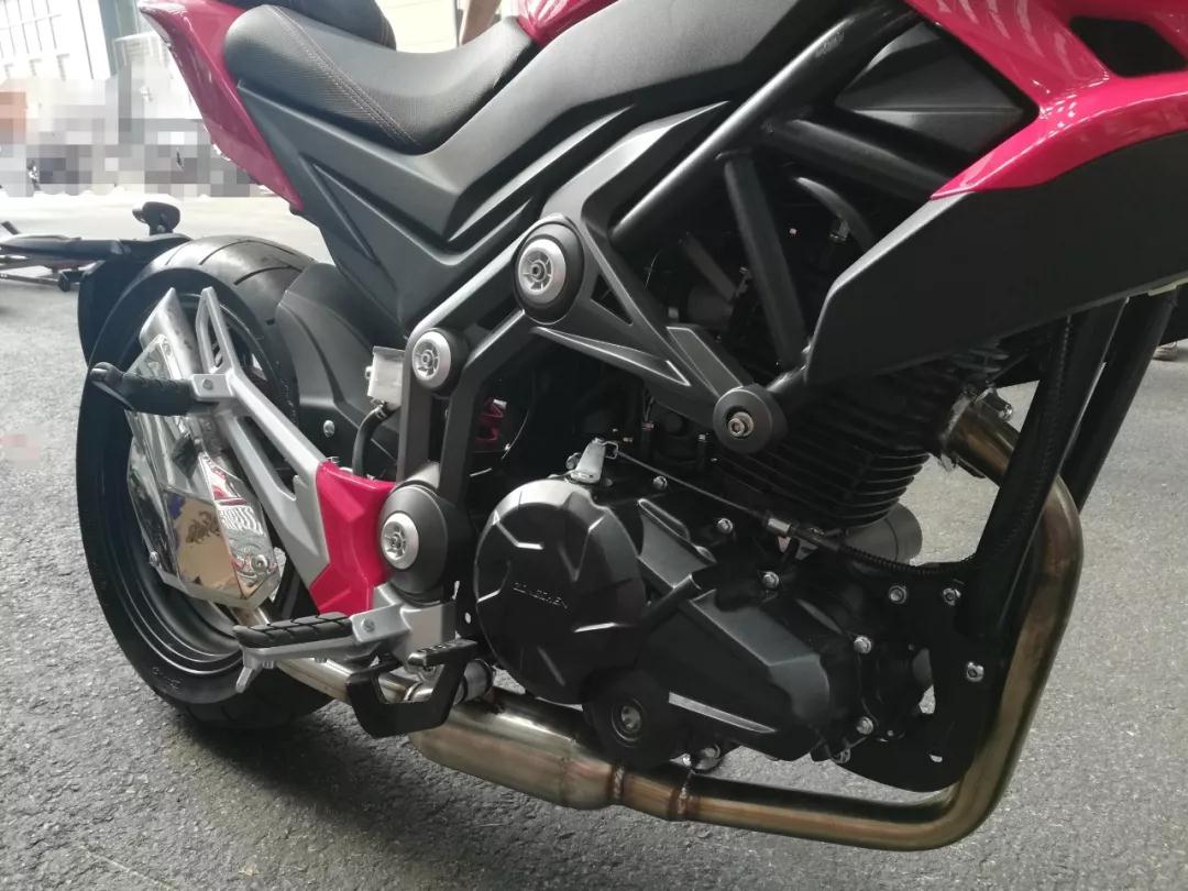 小排量单摇臂街车,大排量单摇臂街车