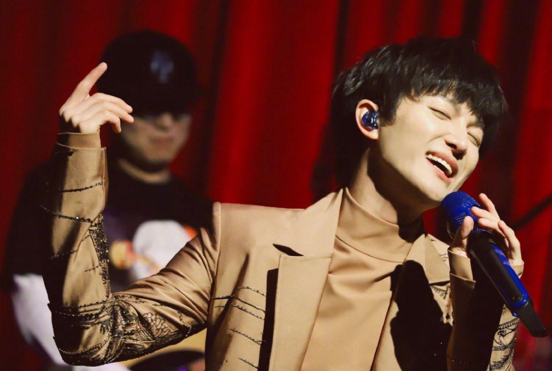 普通人如何提高ktv唱歌水平,怎样在ktv中唱歌最好听