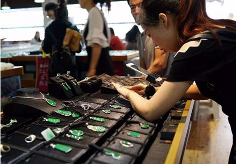 一夜赚一套房,一夜赚6亿的直播电商