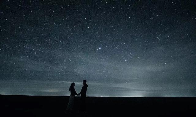 第一次加的女孩子微信该怎么聊天,平时微信上如何和女孩子聊天