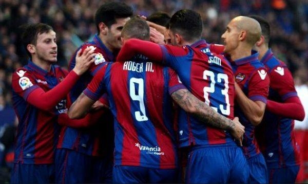 竞彩埃因霍温vs博德闪耀结果,阿贾克斯和埃因霍温足彩分析