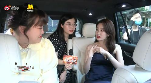 张小斐现在还跟着贾玲么,贾玲和张小斐合起来的样子