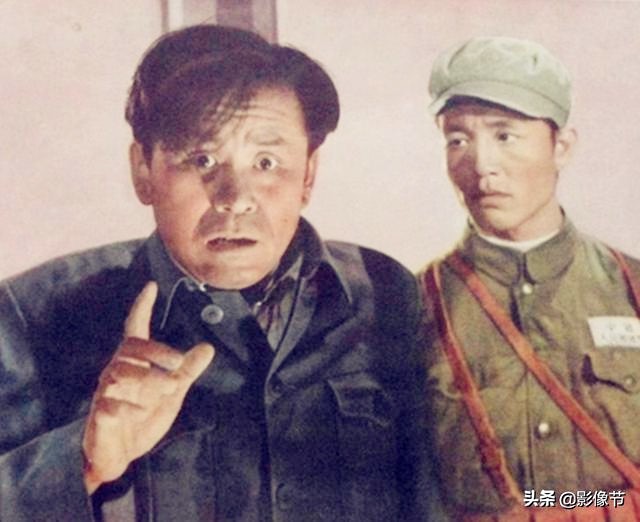 为何这部反特片的背景从国庆改到劳动节，又从劳动节改回国庆？