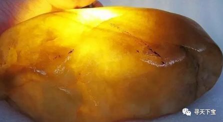 黄龙玉是黄蜡石还是玉石,黄龙玉和黄蜡石手镯区别