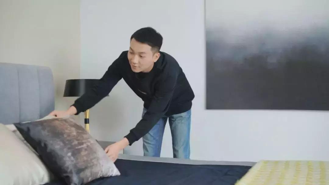 总有某些瞬间会被陌生的温柔击中,陌生的城市暖心的人