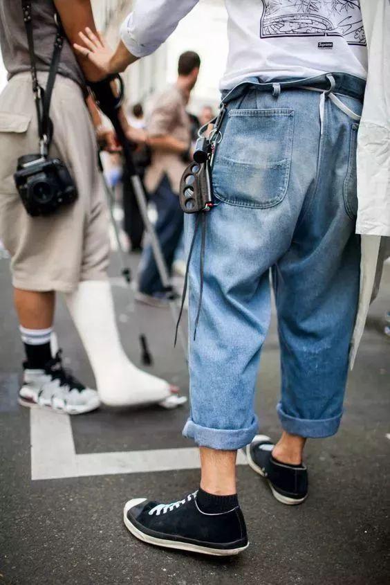 腿粗的男生真的不适合穿牛仔裤吗,腿粗的男生应该怎么穿