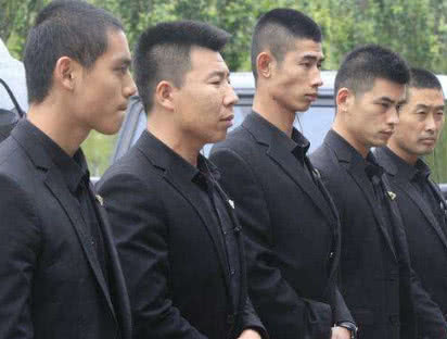 亿万富豪新请的101个超级保镖,中国顶级富豪们保镖