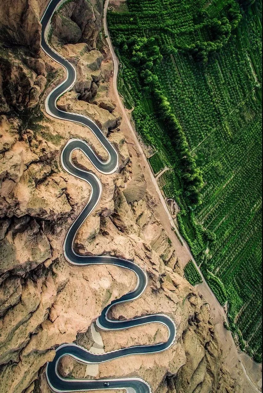 旅游攻略中国最美的十条自驾公路,一生必去的8条中国最美自驾公路