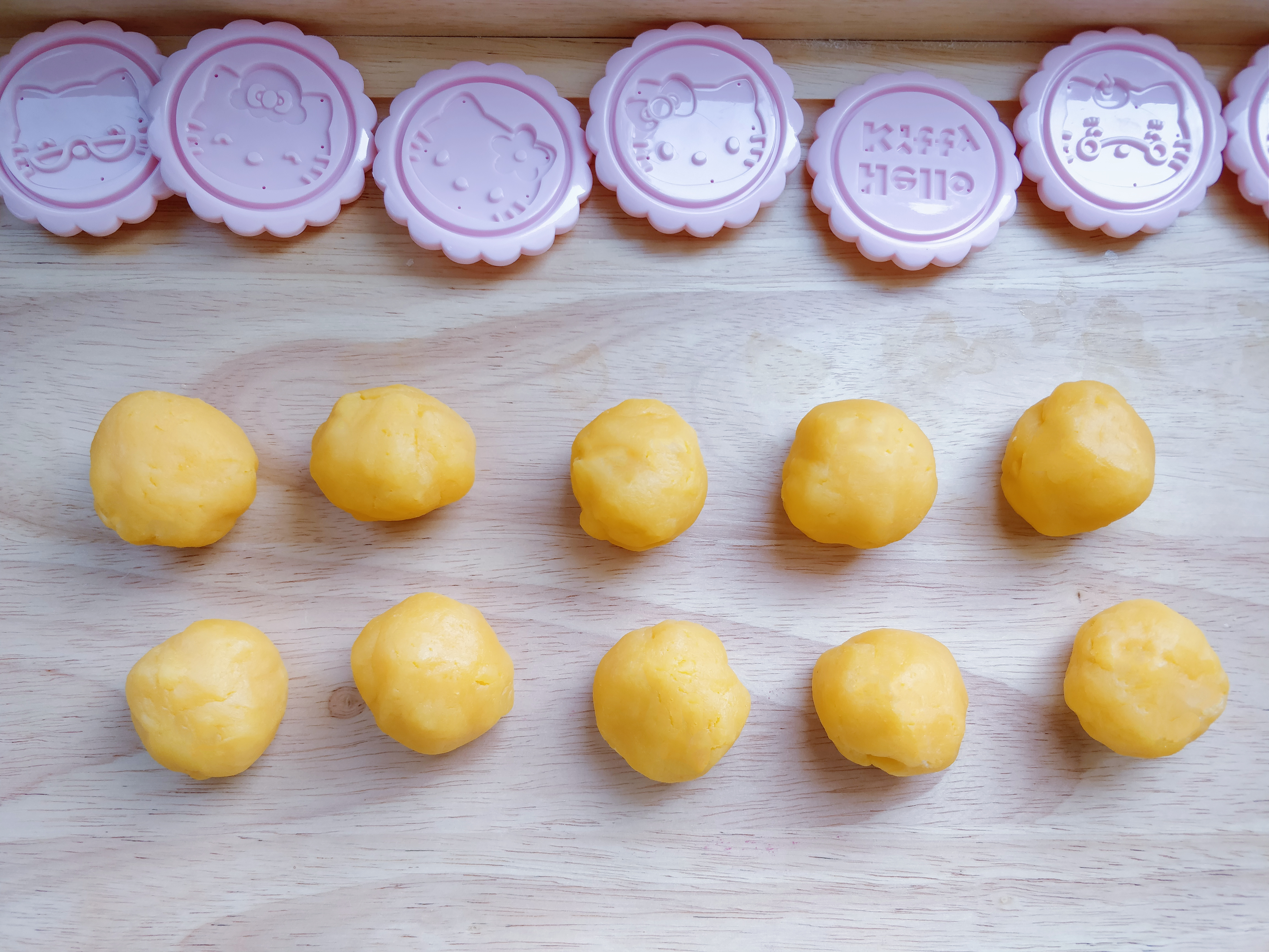 酥皮奶黄流心月饼私房配方分享,美心流心奶黄月饼6个装36元一盒