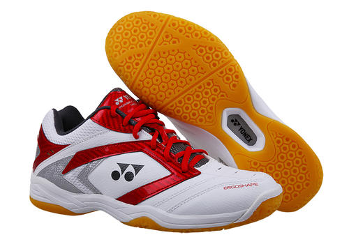 爱打羽毛球买什么表,羽毛球初学者怎样选择自己的球鞋