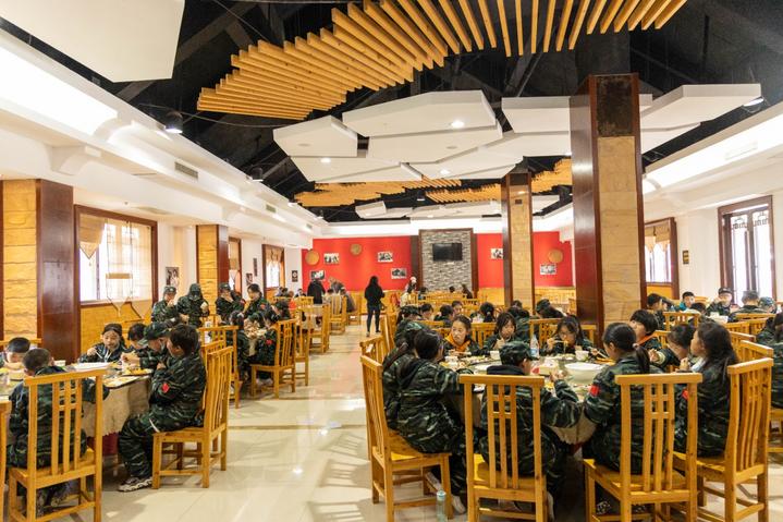 宜昌这个地方产美女，有一个大家都认识，现在还能让熊孩子涨知识