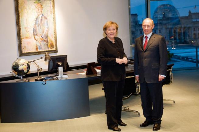 世界领导人办公室内景：普京各种现代化设备，特朗普只有两部电话