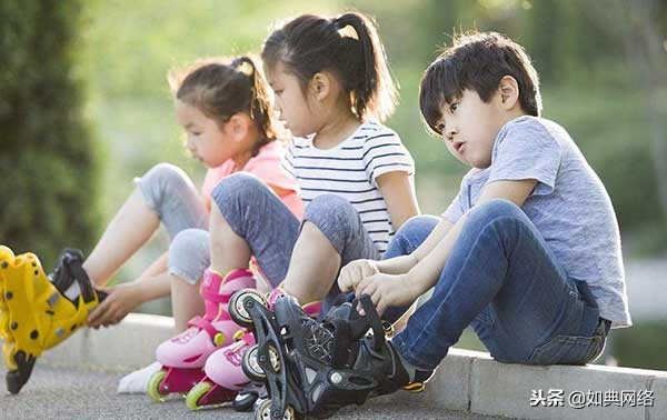 轮滑老是跌倒怎么回事,轮滑往后摔倒怎么办