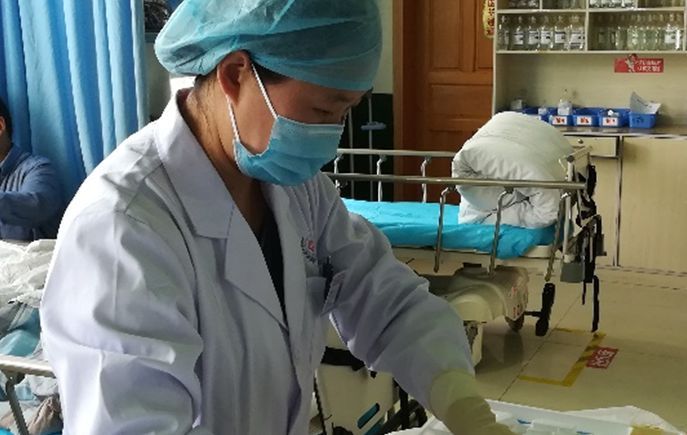 心包积液引流800毫升,胸腔积液引流600毫升