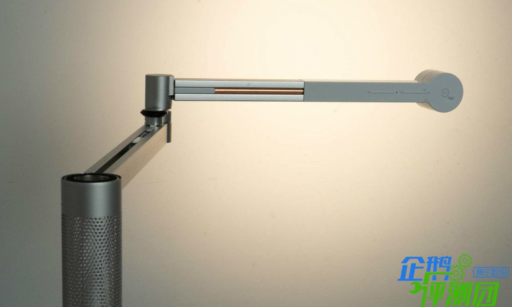 戴森落地灯黑金和白色的区别,戴森落地灯值得购买吗