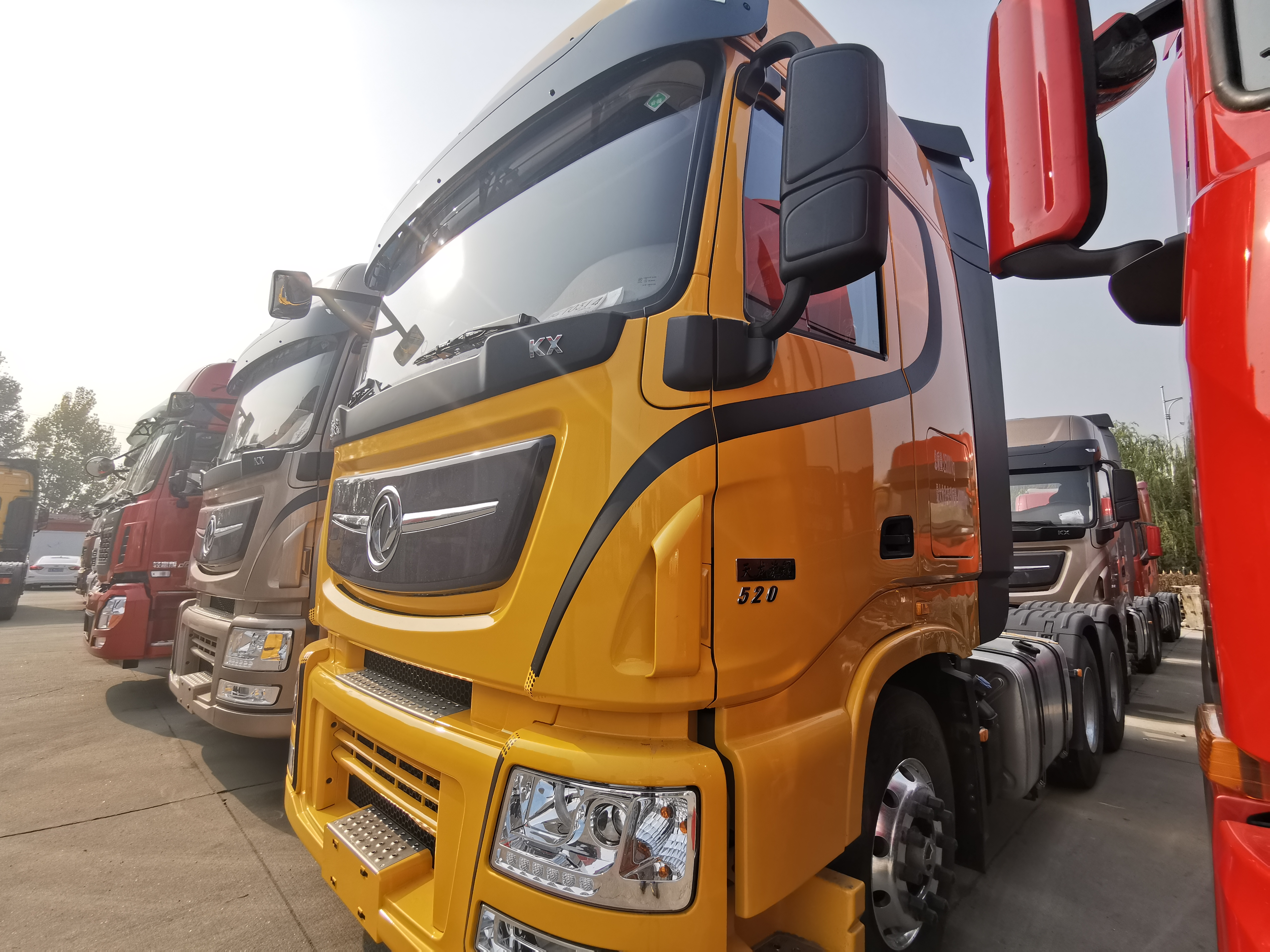 20年东风天龙新启航520重型牵引车,卡车大黄蜂