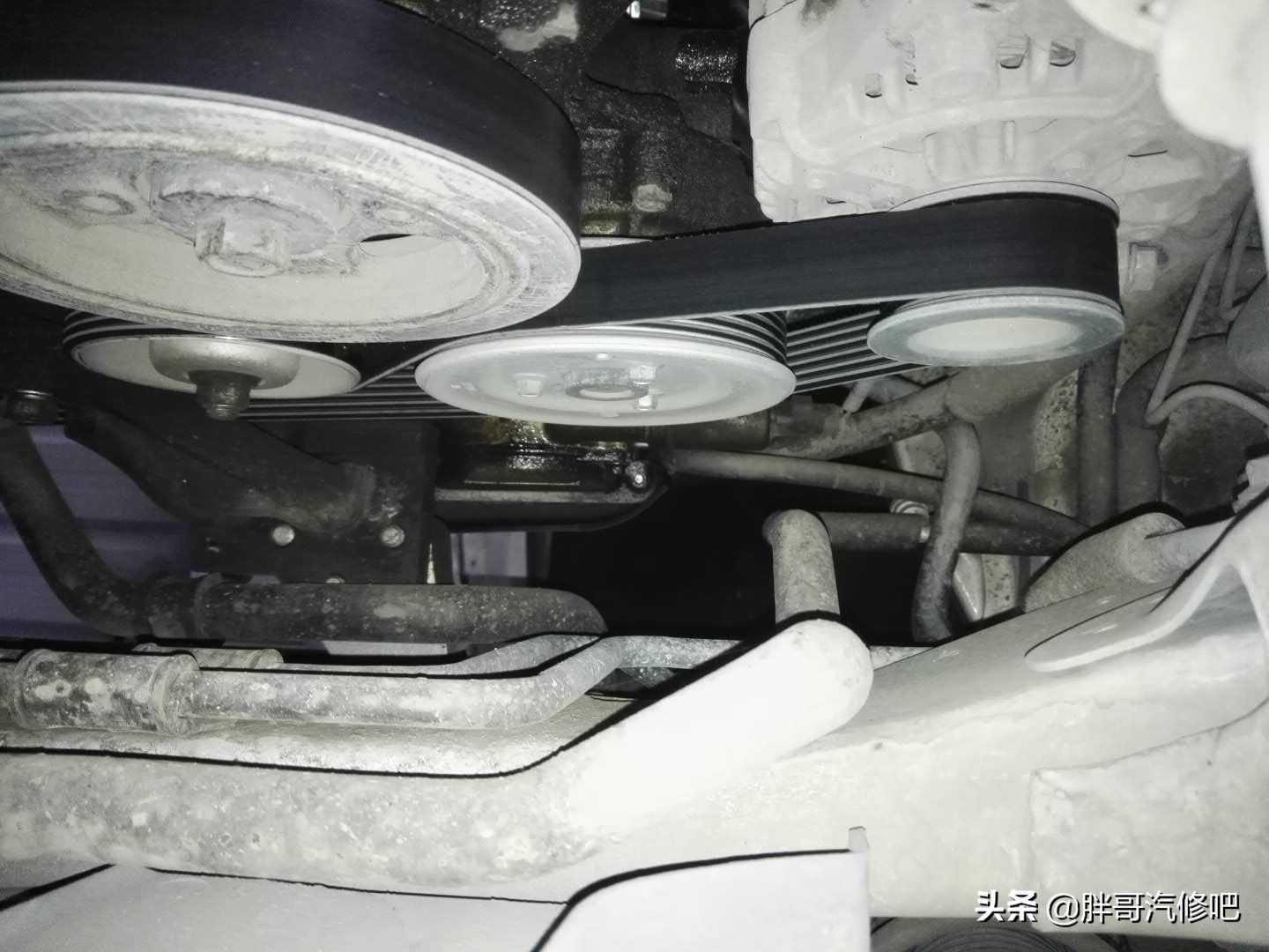 二手车发动机下面漏油后续怎么办,二手车漏油怎样看