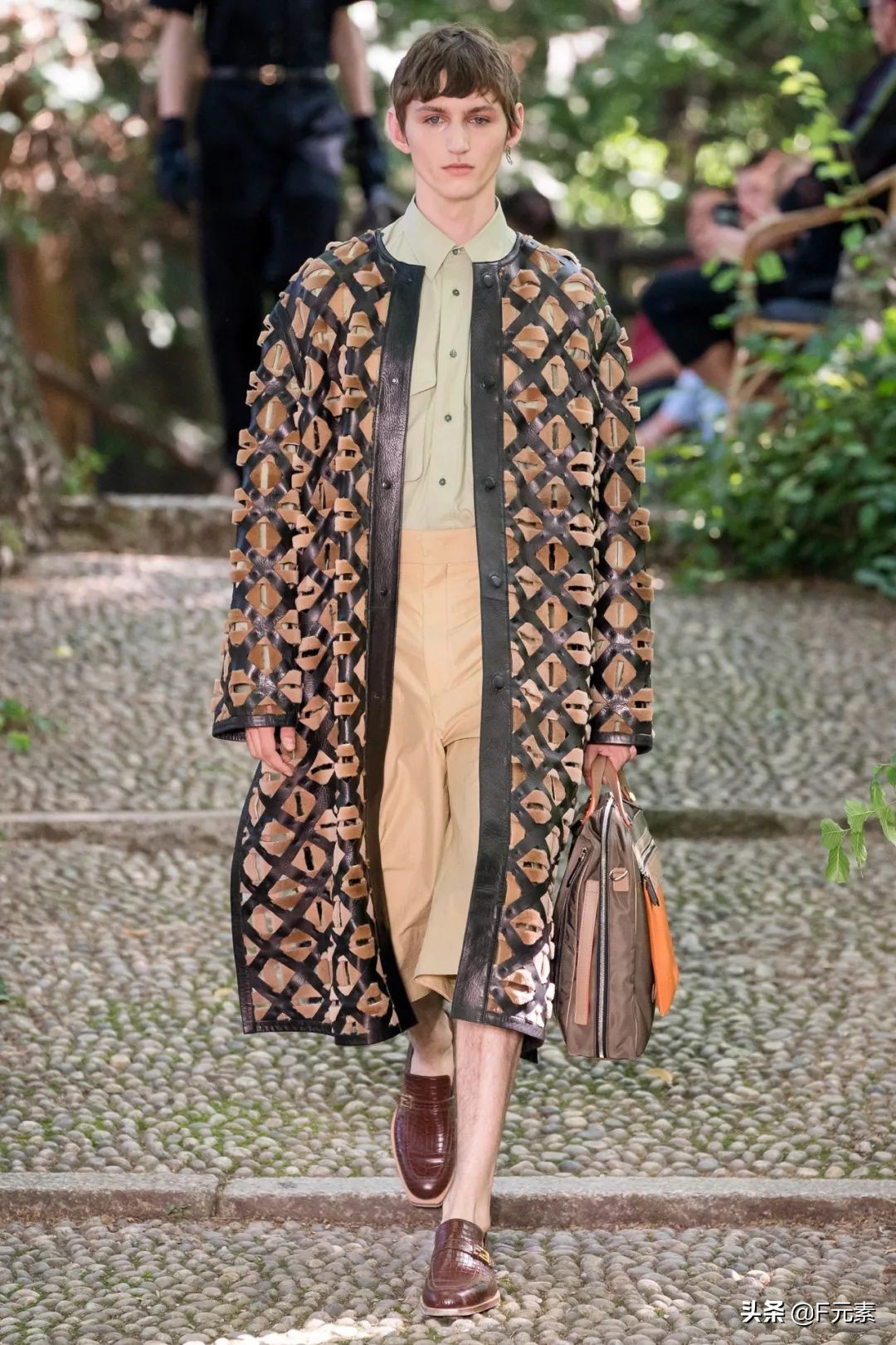 fendi2022春夏男装系列包款,fendi2020秋冬男装秀设计理念