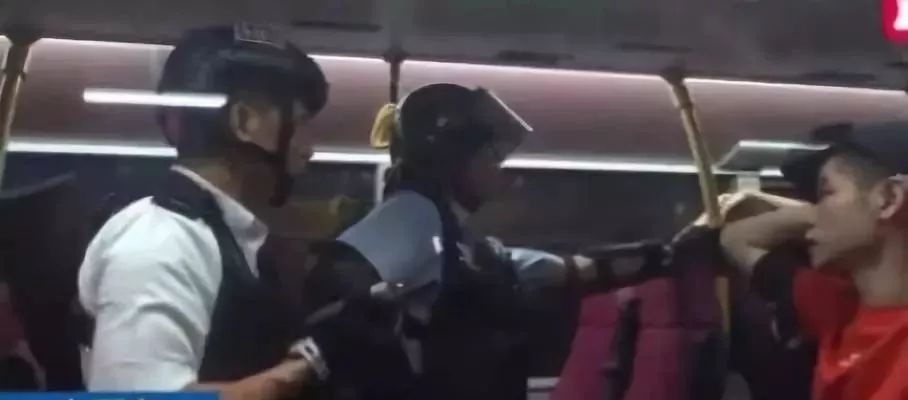 乱港暴徒六大“智熄”瞬间!确认过眼神,是不读书的人……