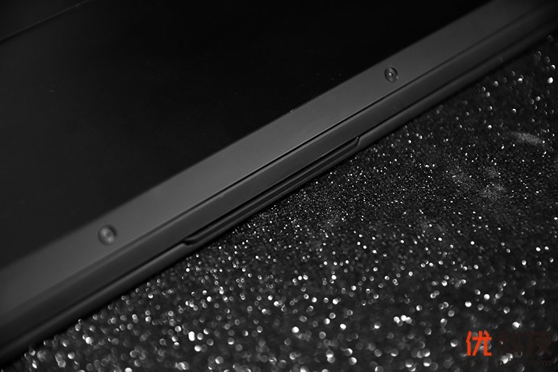 荣耀猎人v700风谷式散热,荣耀猎人游戏本v700i5款测评