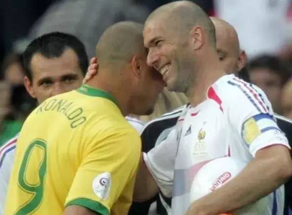 外星人罗纳尔多拿过大力神杯,足坛外星人