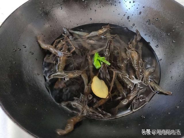 水煮小河虾正宗做法,水煮河虾的正确做法煮多长时间