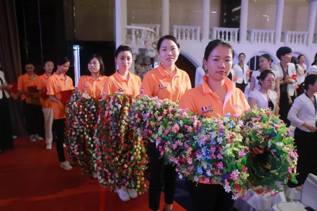 以梦为马不负韶华中考誓师大会,以梦为马不负韶华动员大会