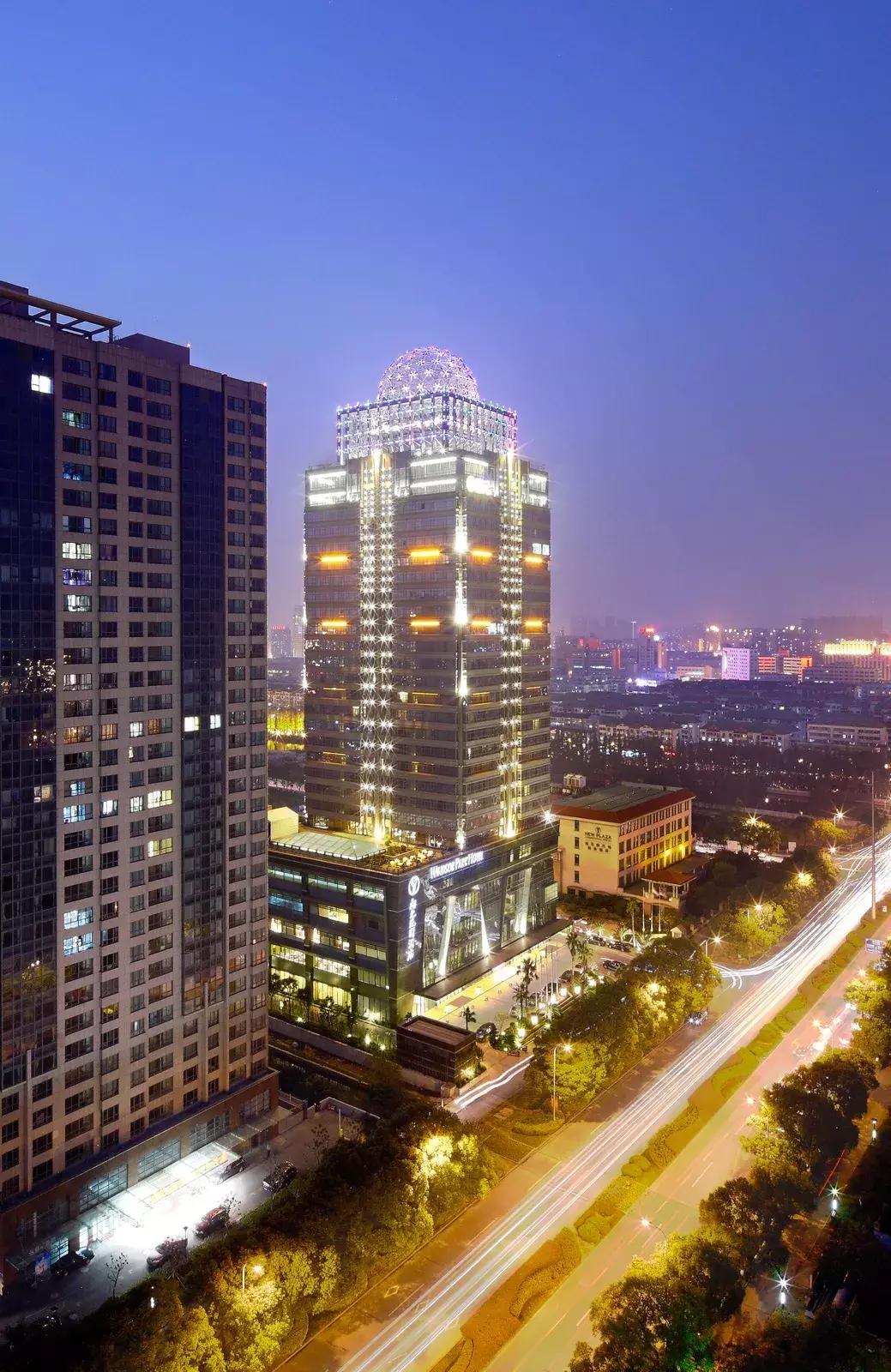 台北101同款网红地标+Q萌机器人服务再不来就要out啦