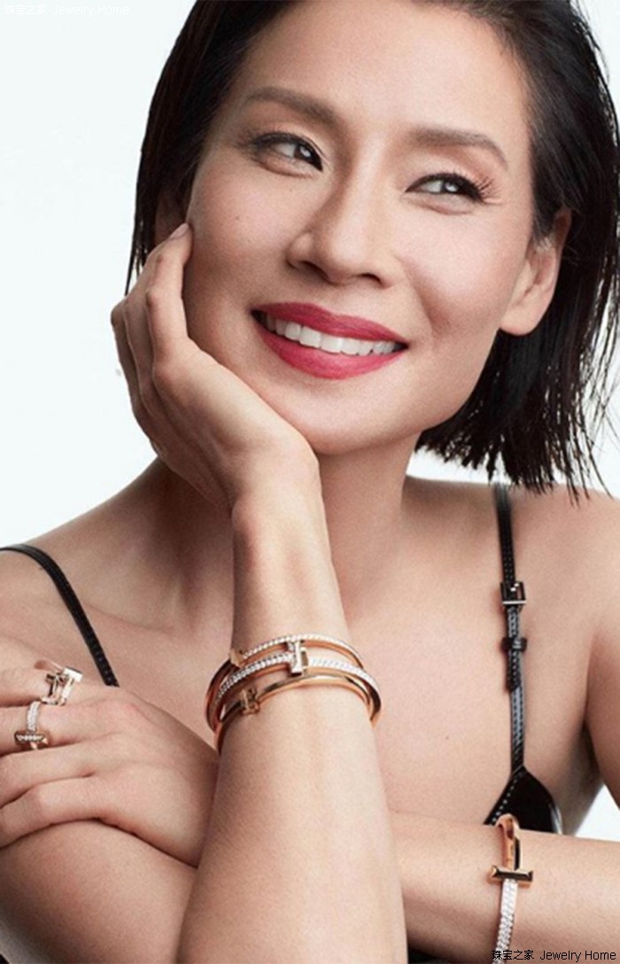 那些戴大耳环的女人,tiffanyt1手镯佩戴