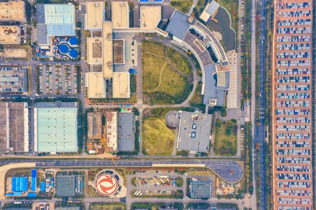 飞跃高空,见证车谷专属奇观!