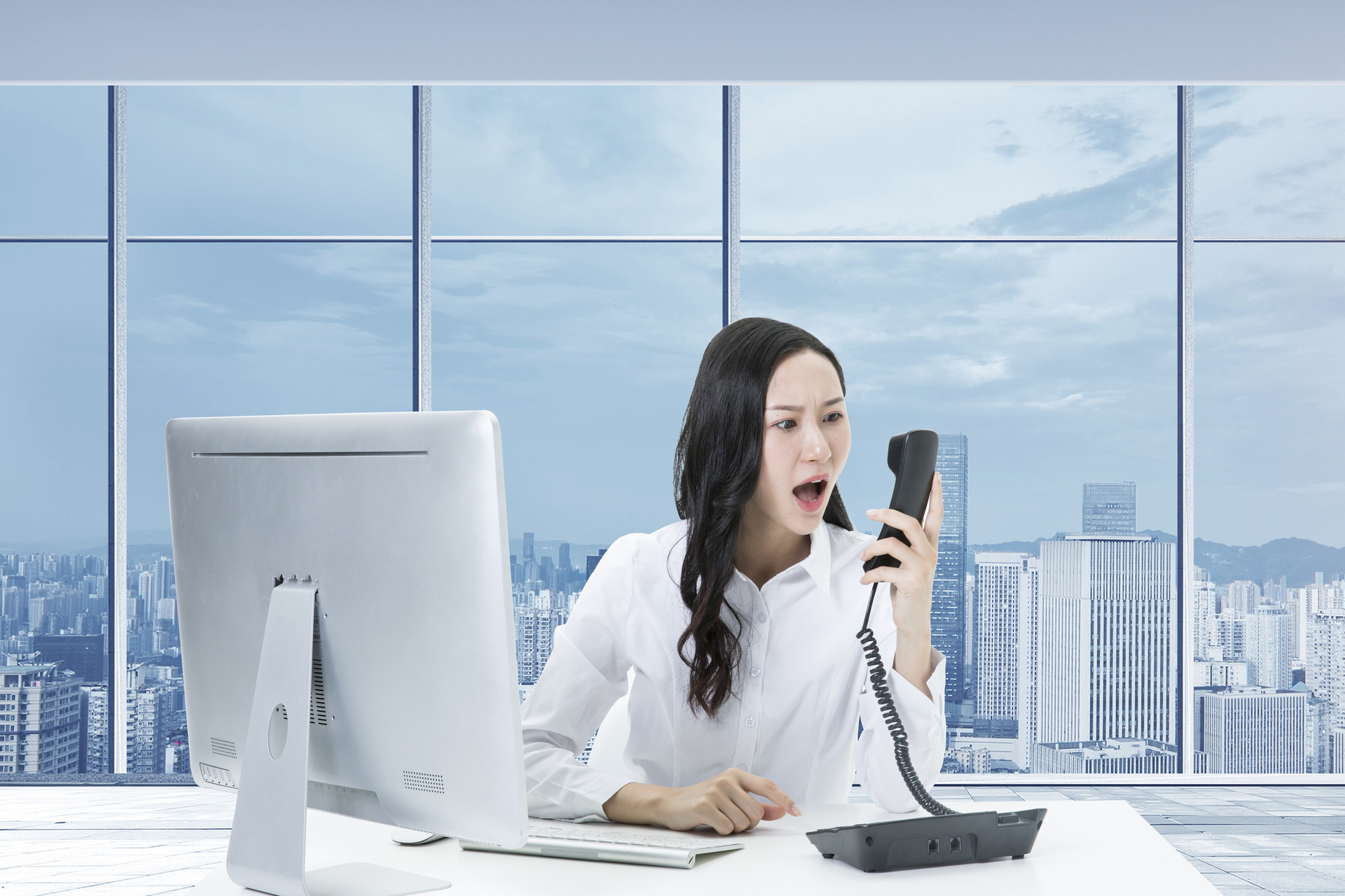 客户要投诉你要怎么安抚客户,遇到蛮不讲理的客户闹事怎么解决