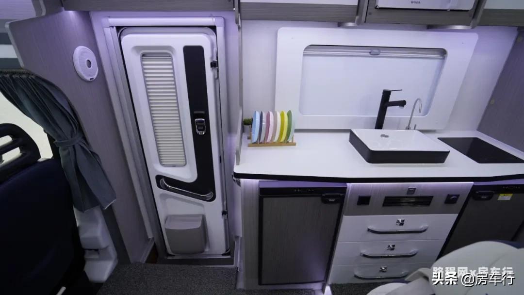 依维柯赛德房车猎鹰2号,南京依维柯新款房车c型房车