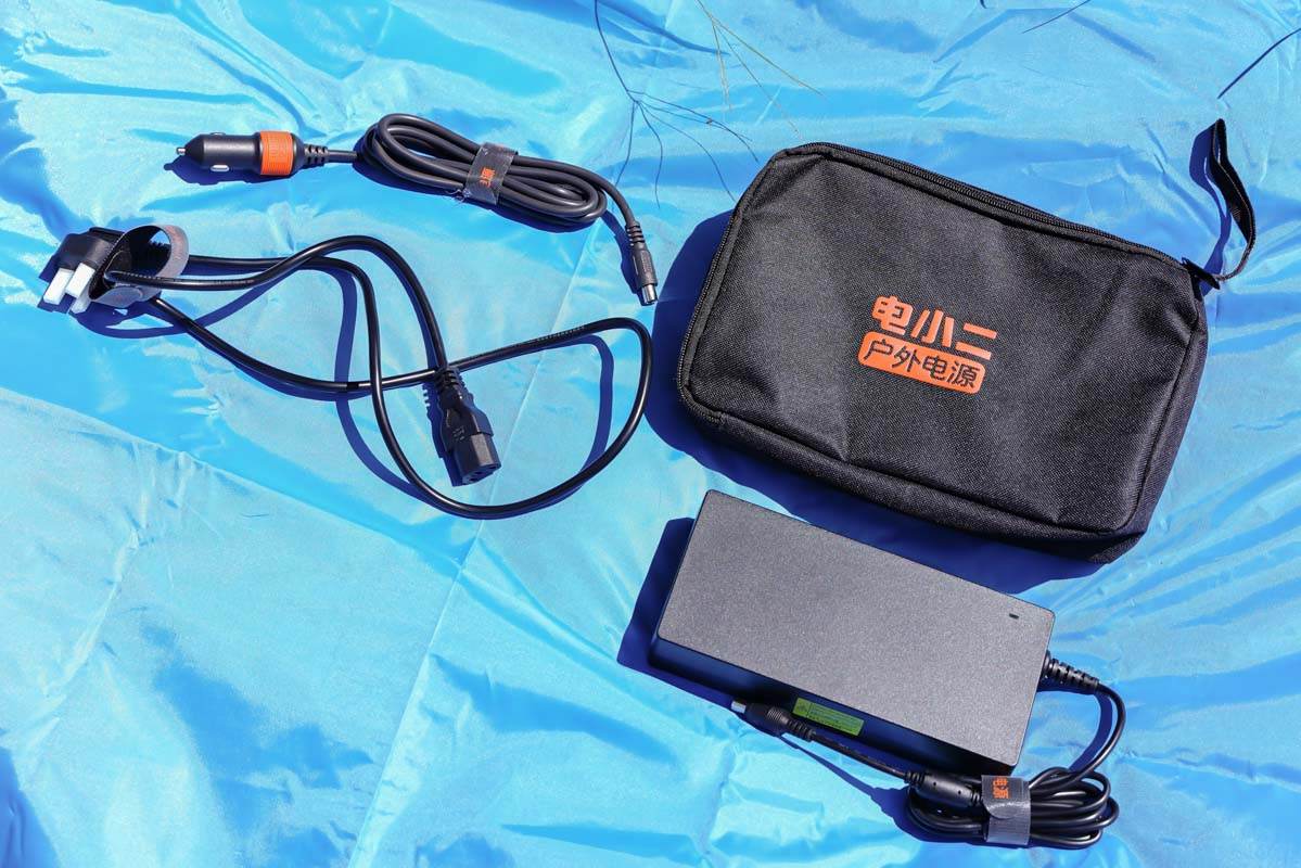 外出露营用电全靠它,电霸级别电小二户外电源1800W测评