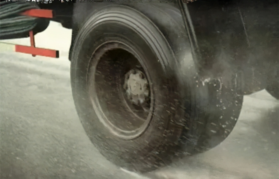 汽车出厂轮胎能用几年,车的轮胎正常能跑几年