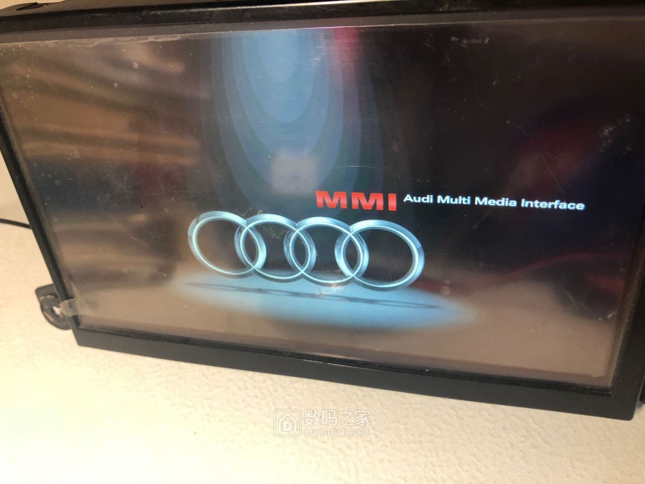 高能炫技爱折腾!奥迪Q5车机加装AV视频输入可玩游戏“坦克大战”