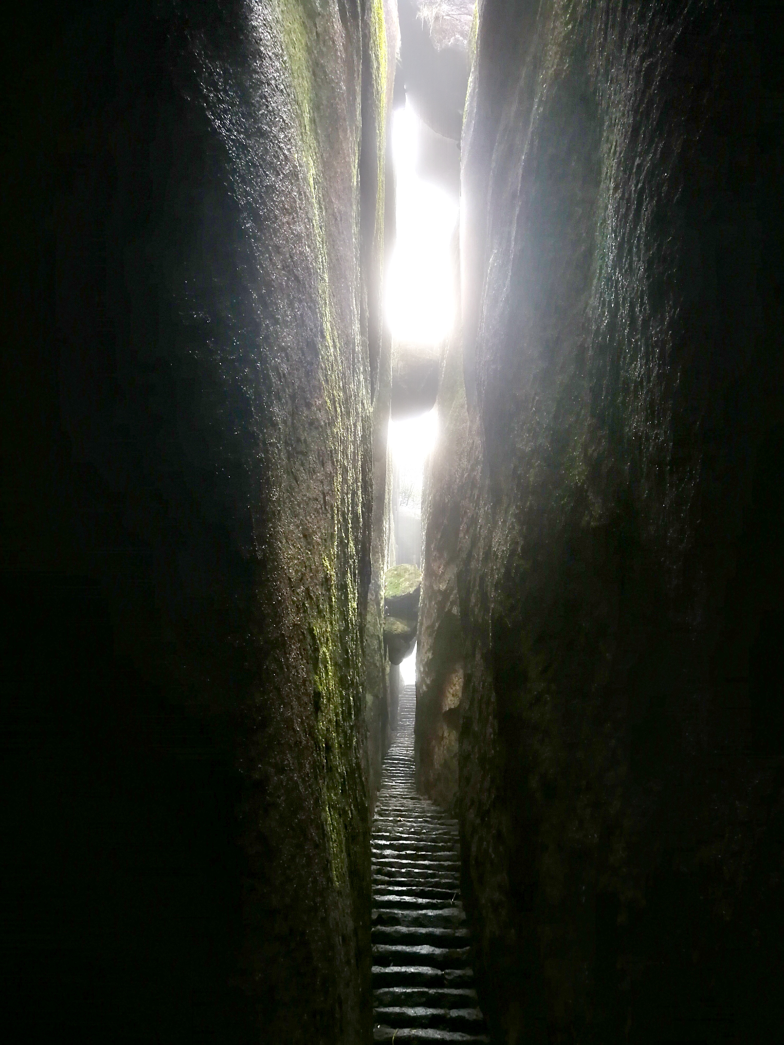 太姥山山顶日出,雨中的太姥山云雾缭绕