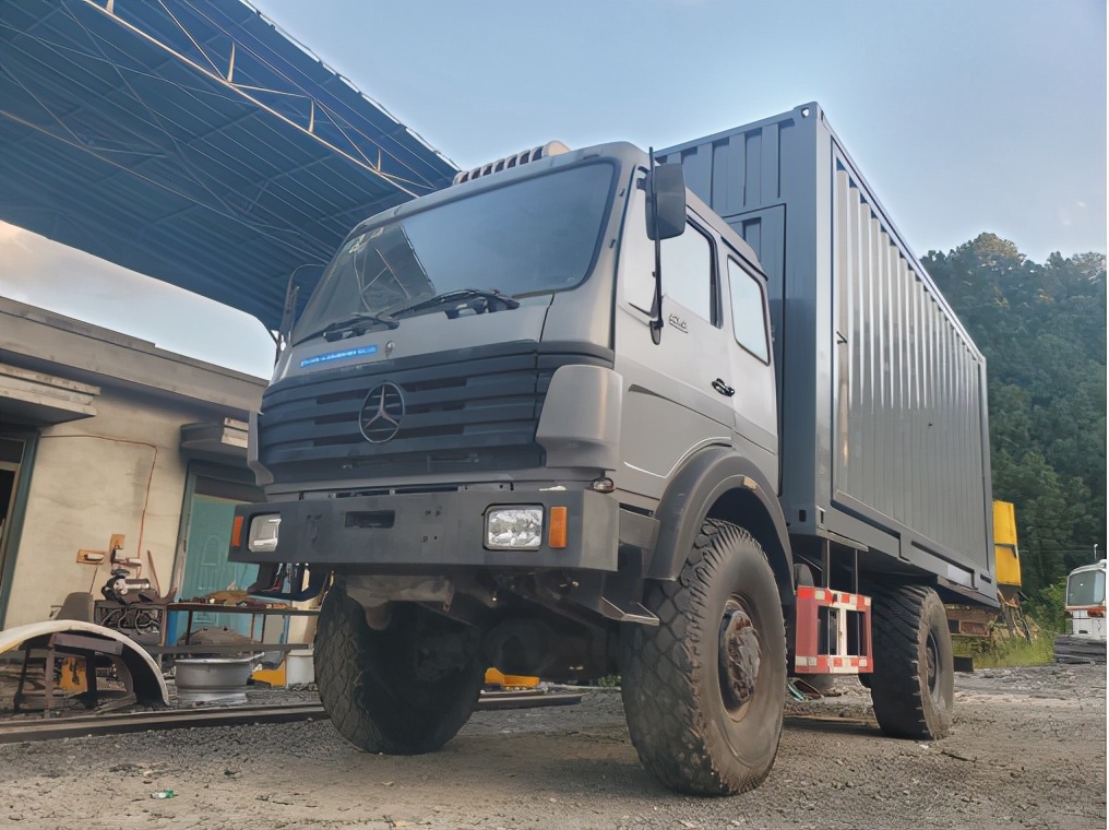 奔驰重卡和国产重卡哪个好,奔驰重卡有多厉害