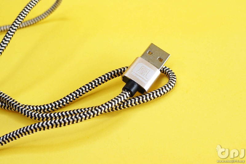 数据线有用但没有办法充电,数据线除了usb接口还有一个啥